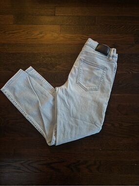 LIKE NEW Men’s Light Wash Jeans